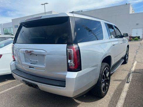 Used 2020 GMC Yukon XL SLT w/ Open Road Package AWD/4WD image 3