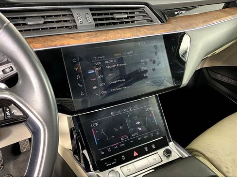 Used 2019 Audi e-tron Prestige AWD/4WD image 9