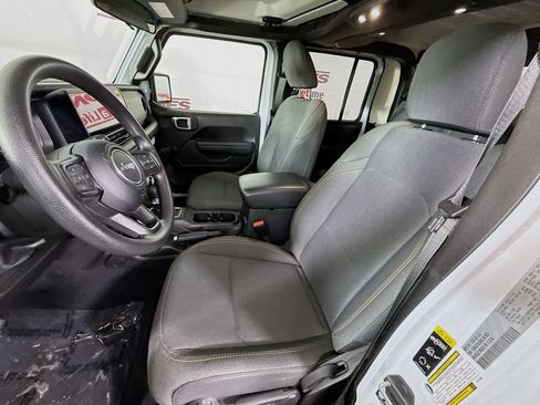 Used 2024 Jeep Gladiator Sport AWD/4WD image 23
