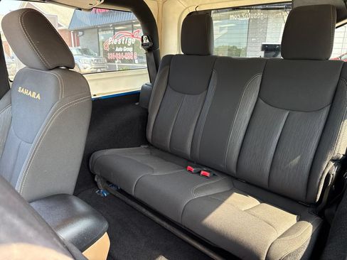Used 2015 Jeep Wrangler Sahara w/ Connectivity Group AWD/4WD image 39