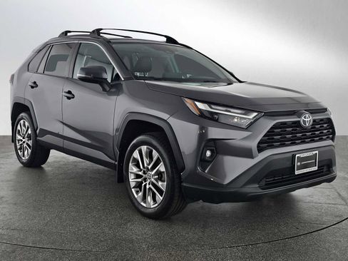 Used 2022 Toyota RAV4 XLE Premium image 7
