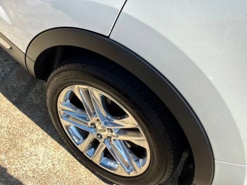 Used 2017 Ford Explorer Limited w/ Equipment Group 301A FWD image 30