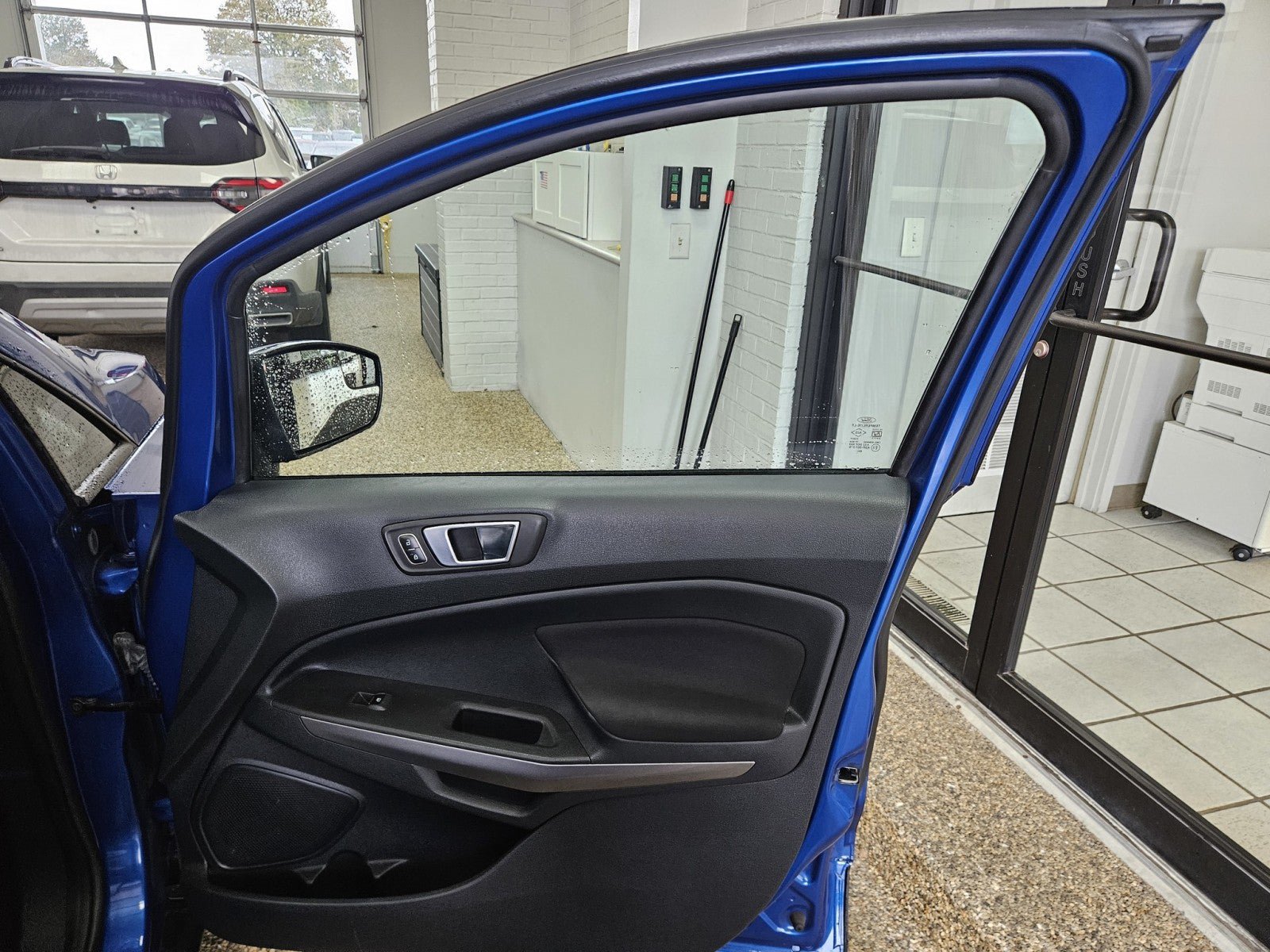 Used 2018 Ford EcoSport SE FWD image 12