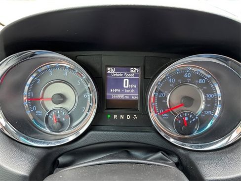 Used 2014 Chrysler Town & Country Touring FWD image 26