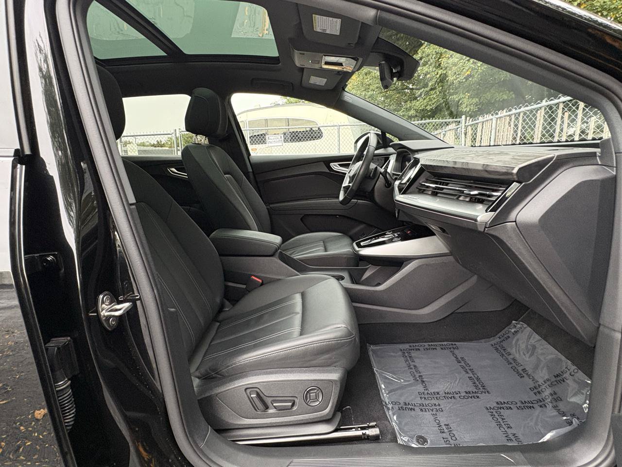 Used 2024 Audi Q4 e-tron Premium Plus w/ Premium Plus AWD/4WD image 25