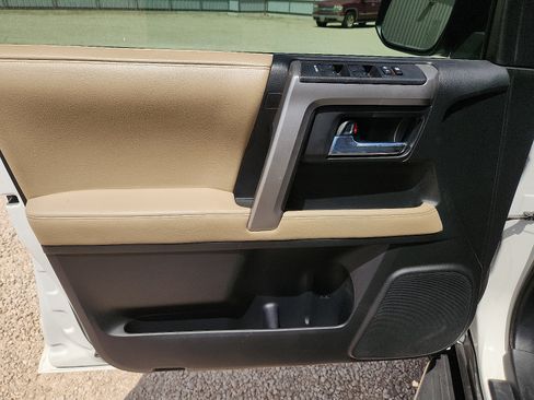 Used 2016 Toyota 4Runner SR5 Premium RWD image 12