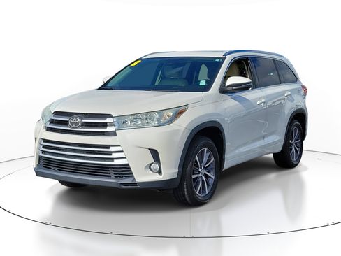 Certified 2018 Toyota Highlander XLE image 3