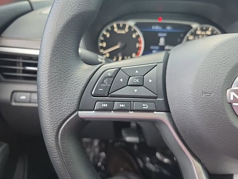 Used 2025 Nissan Altima 2.5 SV FWD image 15