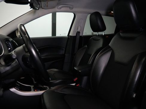 Used 2020 Jeep Compass Latitude FWD image 18