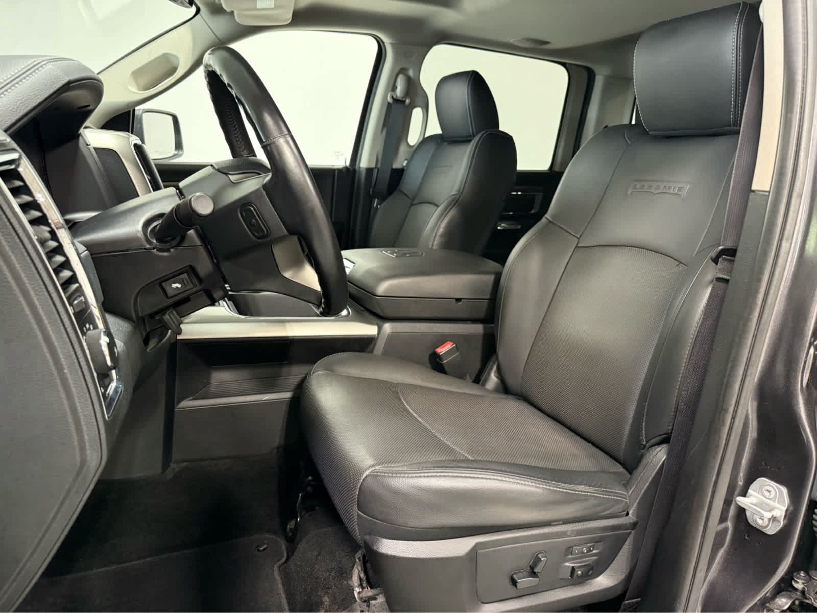 Used 2016 RAM 1500 Laramie w/ Convenience Group AWD/4WD image 13