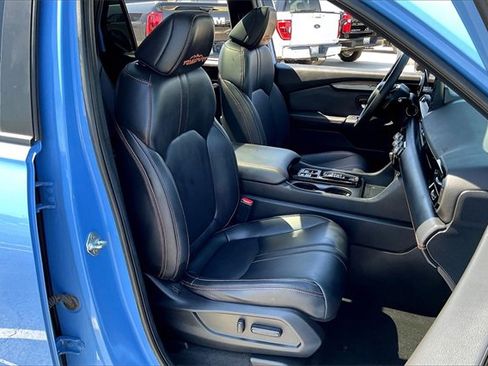 Used 2025 Honda Pilot TrailSport image 6