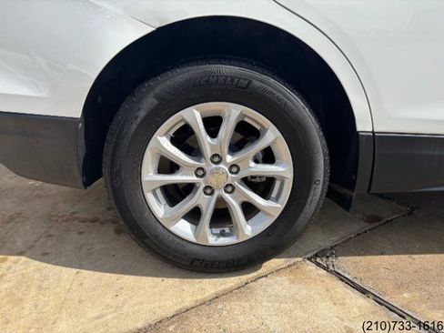 Used 2021 Chevrolet Equinox LS FWD image 30
