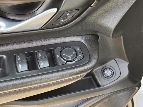 Used 2022 GMC Terrain SLE w/ Driver Convenience Package image 23