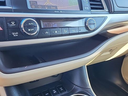 Used 2015 Toyota Highlander XLE image 8