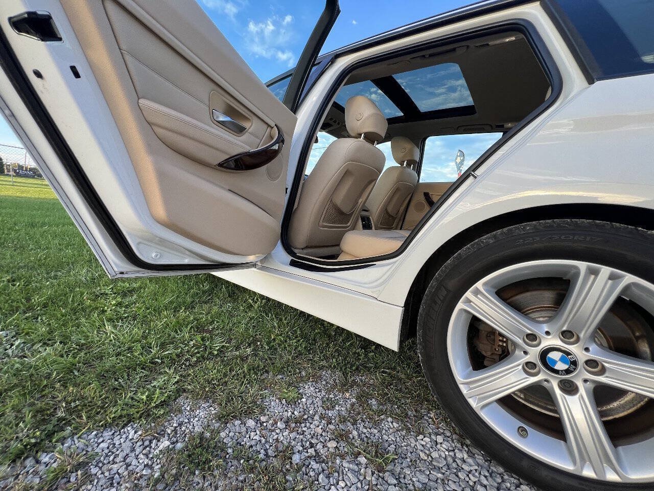 Used 2014 BMW 328i xDrive Wagon AWD/4WD image 13