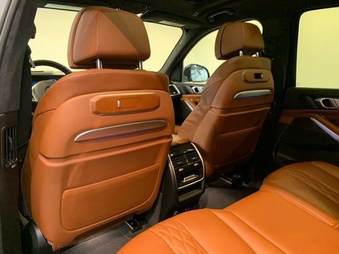 Used 2023 BMW X7 xDrive40i w/ M Sport Package image 51