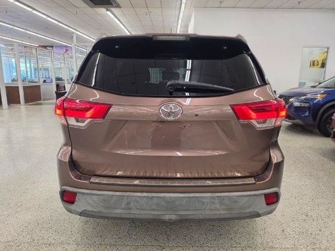 Used 2019 Toyota Highlander Plus AWD/4WD image 6