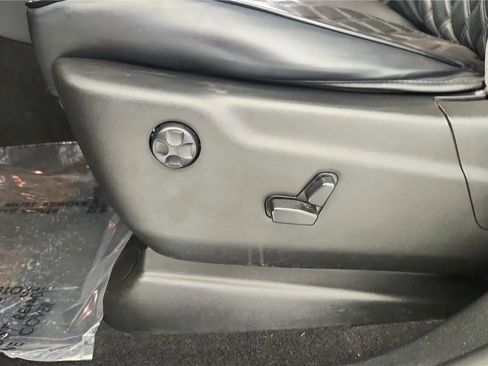 Used 2019 Jeep Grand Cherokee Laredo AWD/4WD image 28