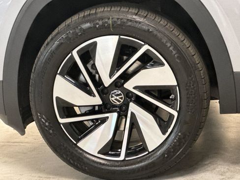 New 2026 Volkswagen Atlas SEL image 24