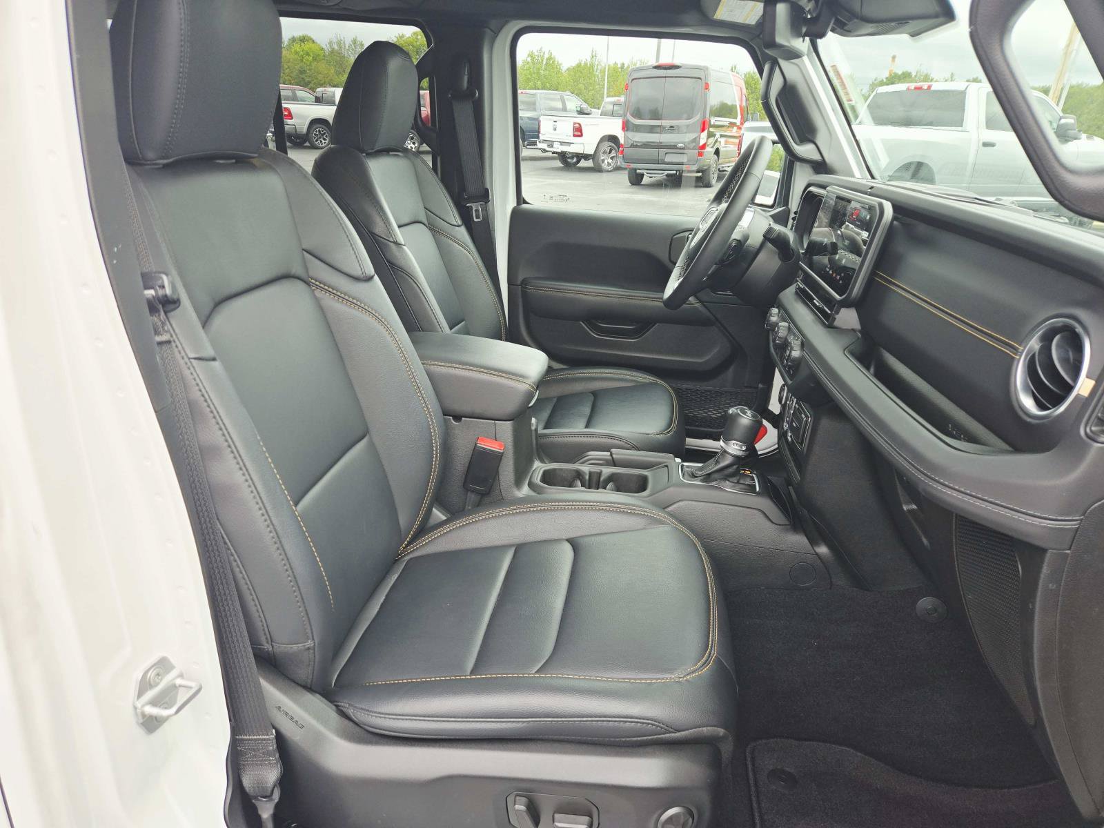 Used 2025 Jeep Wrangler Unlimited Sahara AWD/4WD image 18