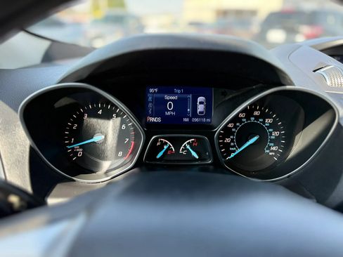 Used 2015 Ford Escape SE FWD image 35