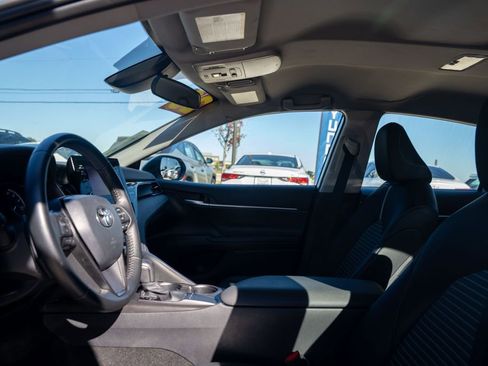 Used 2023 Toyota Camry SE image 19