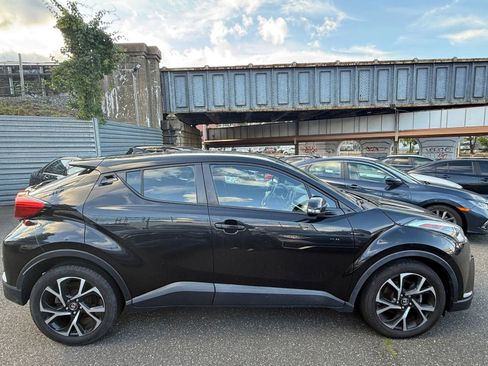 Used 2018 Toyota C-HR XLE image 4