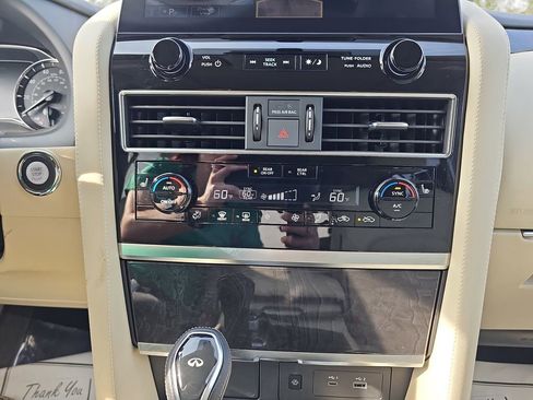 Used 2024 INFINITI QX80 Luxe w/ Cargo Package image 30