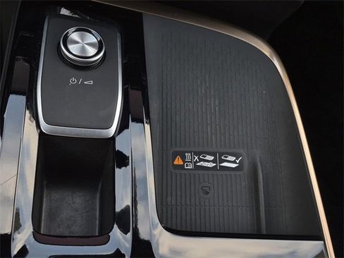 Used 2025 Buick Enclave Avenir w/ Super Cruise Package image 22