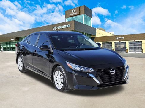 Used 2025 Nissan Sentra S image 3