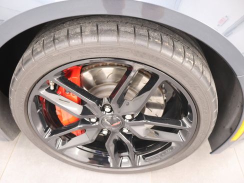 Used 2019 Chevrolet Corvette Stingray Coupe w/ Carbon Flash Badge Package RWD image 3