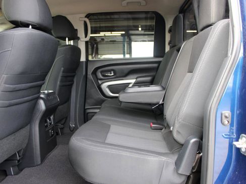 Used 2017 Nissan Titan SV image 39