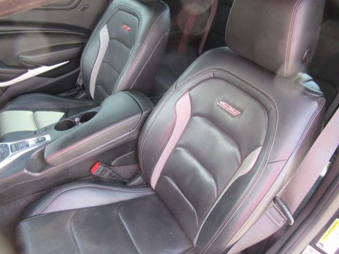Used 2018 Chevrolet Camaro SS RWD image 21