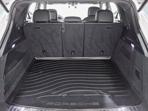 Used 2021 Porsche Cayenne S image 38