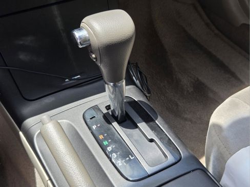 Used 2005 Toyota Camry LE FWD image 13