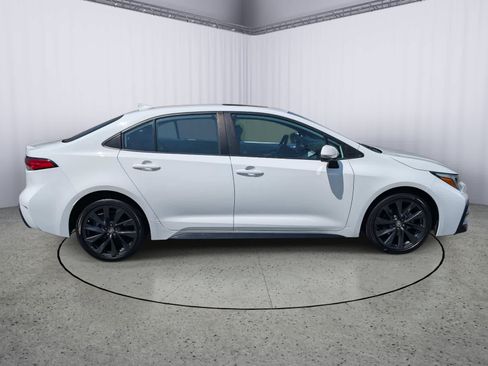 Used 2024 Toyota Corolla SE w/ SE Premium Package FWD image 2