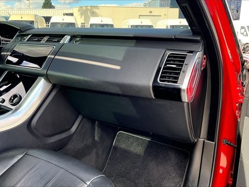 Used 2018 Land Rover Range Rover Sport HSE image 18