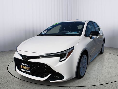 Used 2026 Toyota Corolla SE FWD image 4