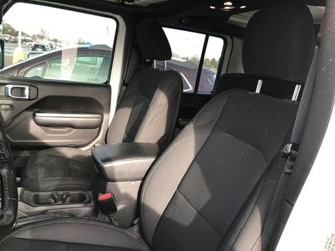 Used 2021 Jeep Gladiator Willys image 4