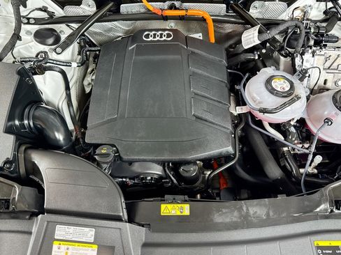 Used 2022 Audi Q5 e Premium Plus w/ Premium Plus Package image 29