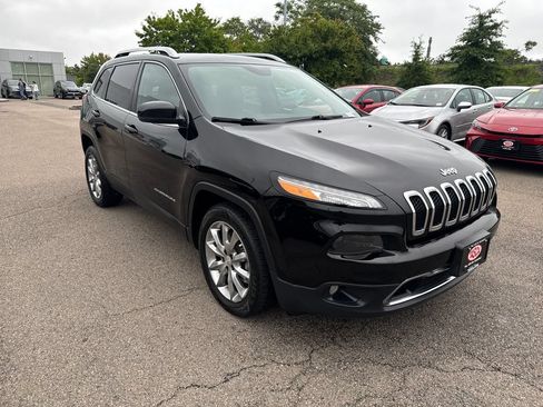 Used 2017 Jeep Cherokee Limited w/ Luxury Group FWD image 11