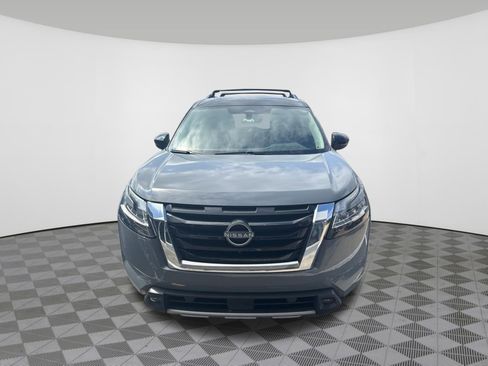 Used 2023 Nissan Pathfinder SL w/ SL Premium Package image 3