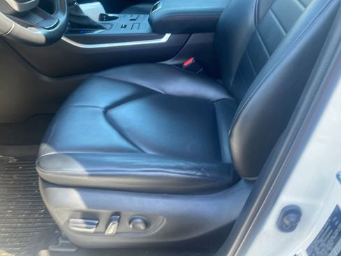 Used 2023 Toyota Highlander XLE image 13