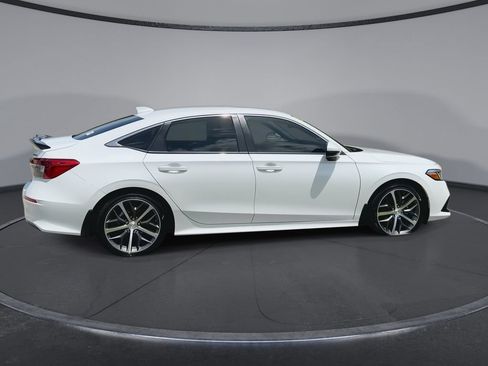 Used 2022 Honda Civic Touring image 9