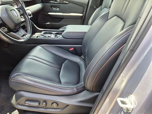 Used 2025 Honda Pilot TrailSport image 15