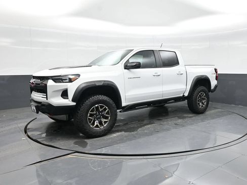 Used 2024 Chevrolet Colorado ZR2 w/ Technology Package AWD/4WD image 19