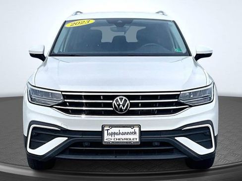 Used 2023 Volkswagen Tiguan SE AWD/4WD image 2