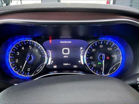 Used 2017 Chrysler Pacifica Limited FWD image 13