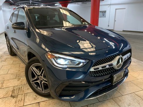 Used 2023 Mercedes-Benz GLA 250 4MATIC w/ AMG Line Exterior image 3