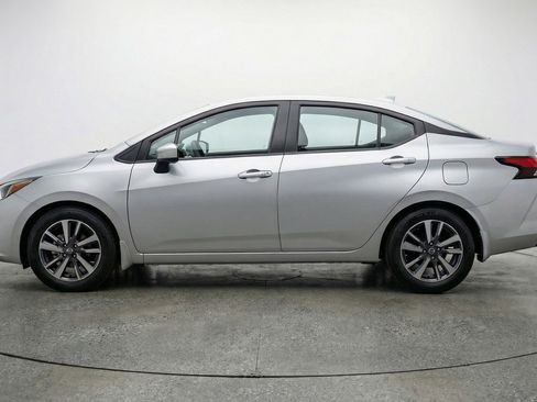 Used 2025 Nissan Versa SV image 5